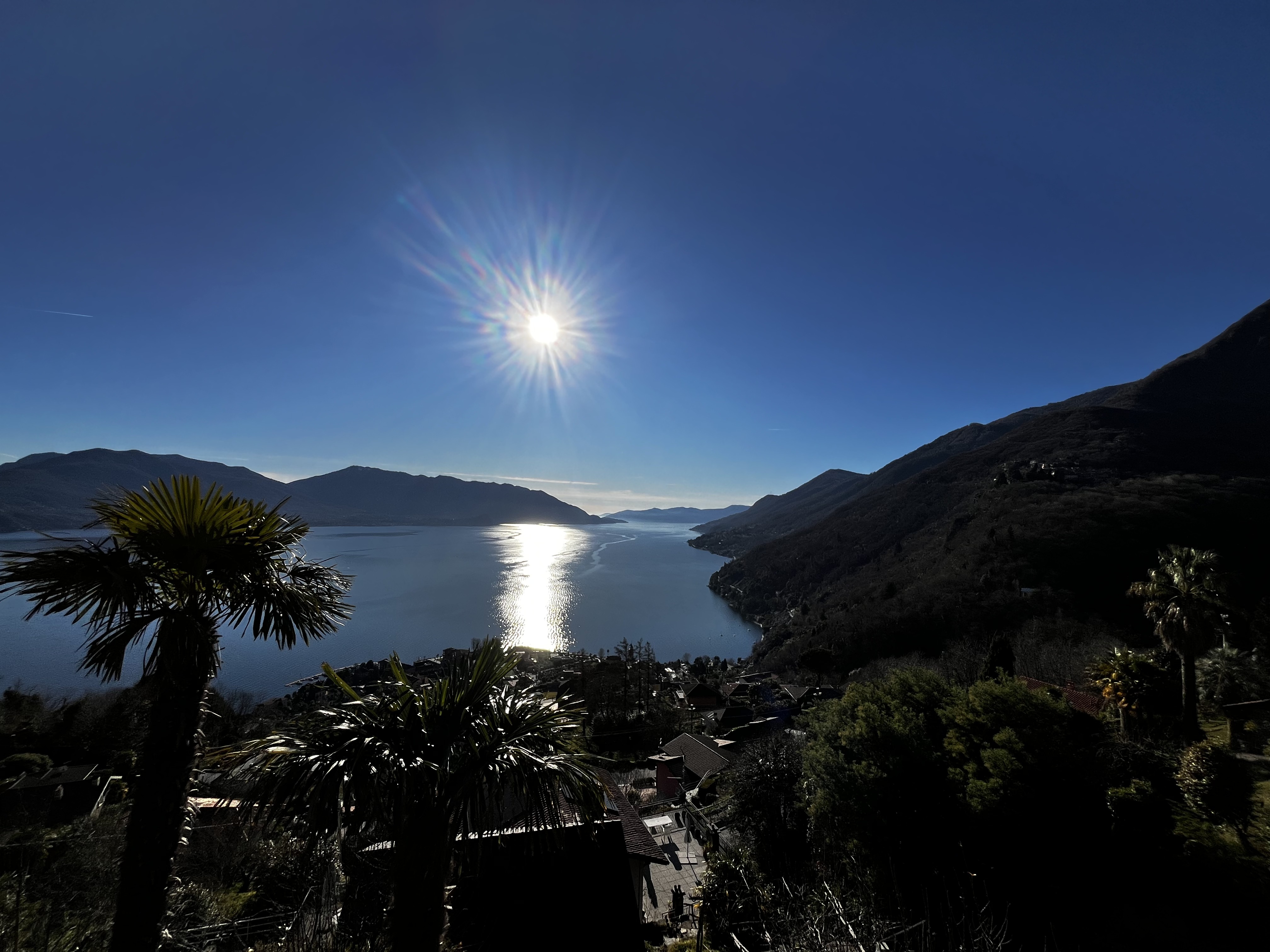 Casa Valle am Lago Maggiore – Blick auf den See und die Alpen mit mediterranem Garten